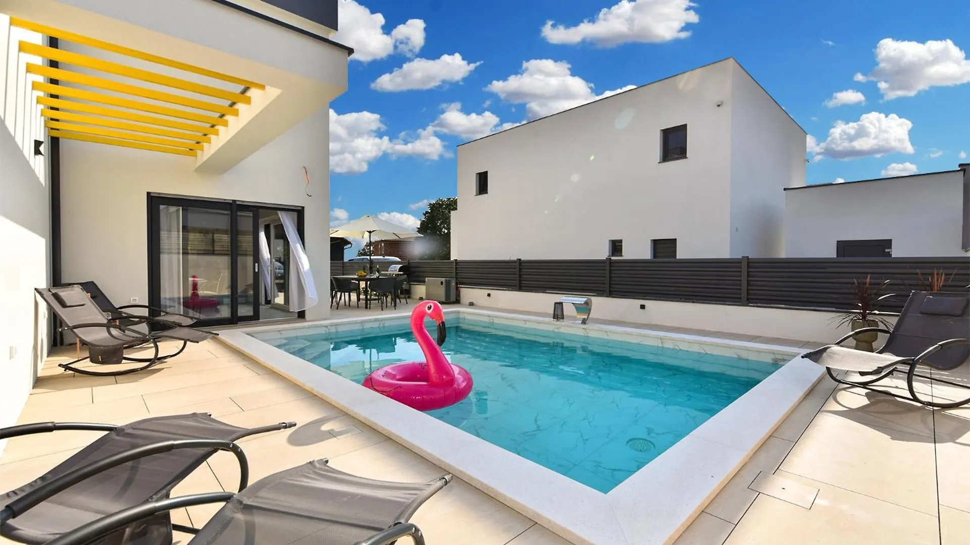 Tatil Evi Jlo1 Mit Beheizbarem Pool Villa Peroj Hırvatistan