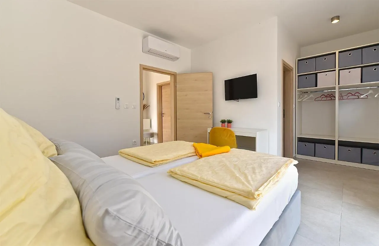 Jlo1 Mit Beheizbarem Pool Villa Peroj Tatil Evi