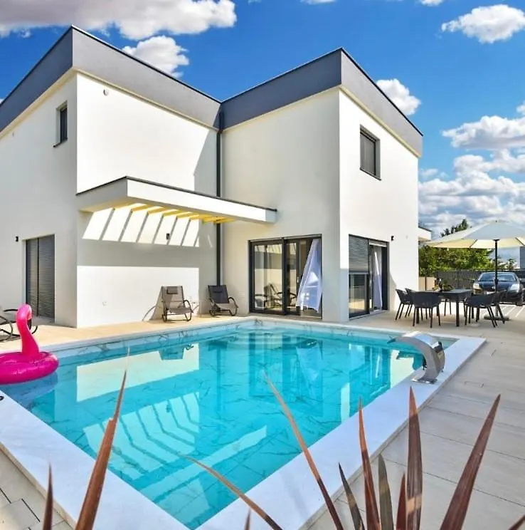 Jlo1 Mit Beheizbarem Pool Villa Peroj